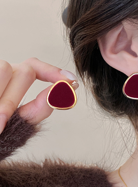 红色丝绒耳钉女2025秋冬新款新年耳饰饰品高级感小众复古港风耳环