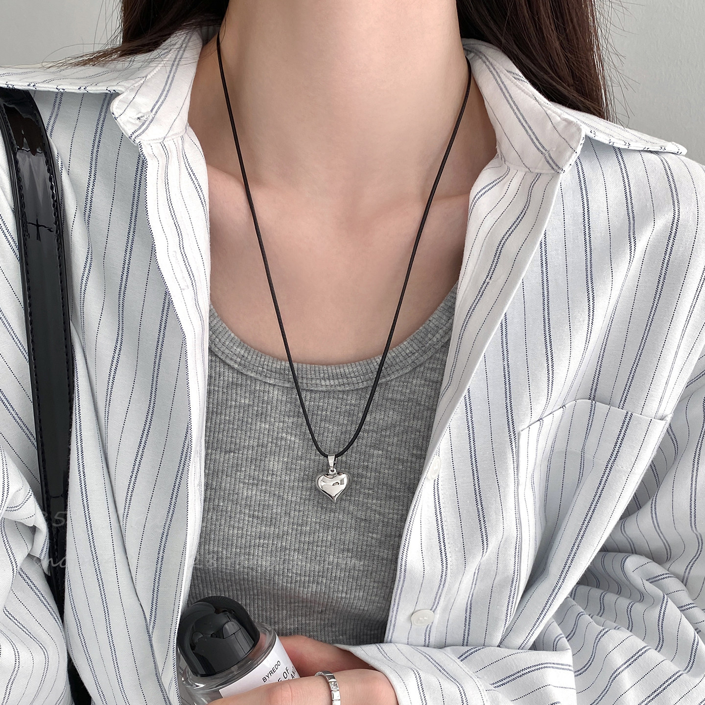 银色爱心长款项链女2026新款毛衣链轻奢高级小众夏季搭配t恤配饰