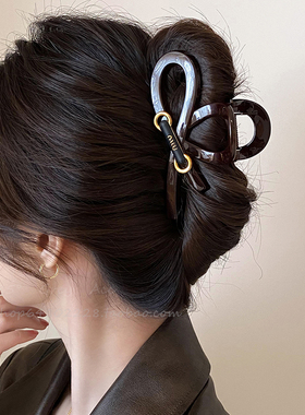 小众设计安可拉红色水滴字母发夹女2025新款盘发抓夹高级感鲨鱼夹