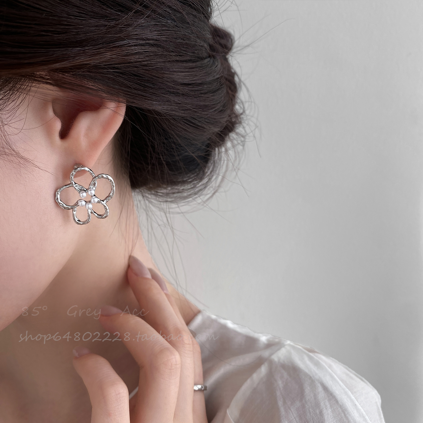 清冷温柔风镂空花朵珍珠耳钉高级