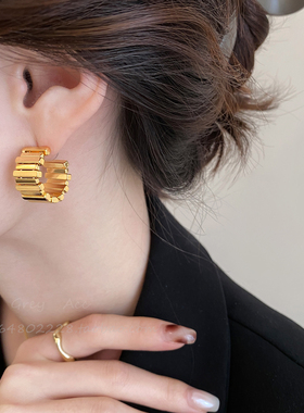 设计感金色阶梯C形耳圈女2026年新款爆款高级感耳环轻奢百搭耳饰