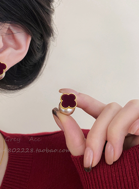 一款两戴红色植绒珍珠耳钉女2025爆款耳环轻奢独特好看高级感耳饰