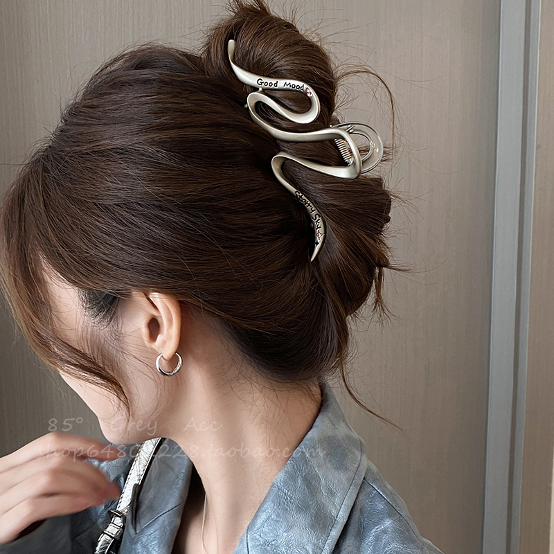 冷淡风轻奢高级感波浪字母发夹