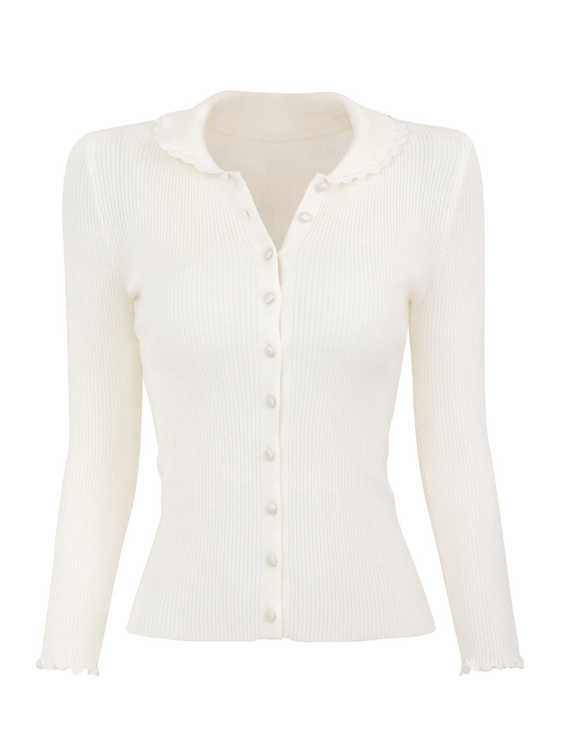 White ribbed cardigan with lace collar and buttons