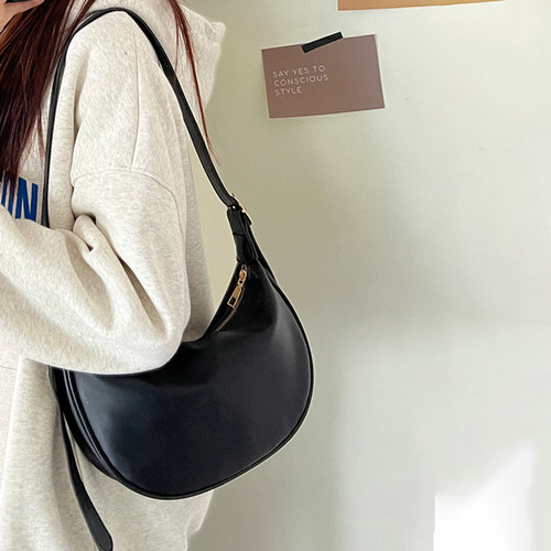 韩系简约纯色软皮马鞍单肩包