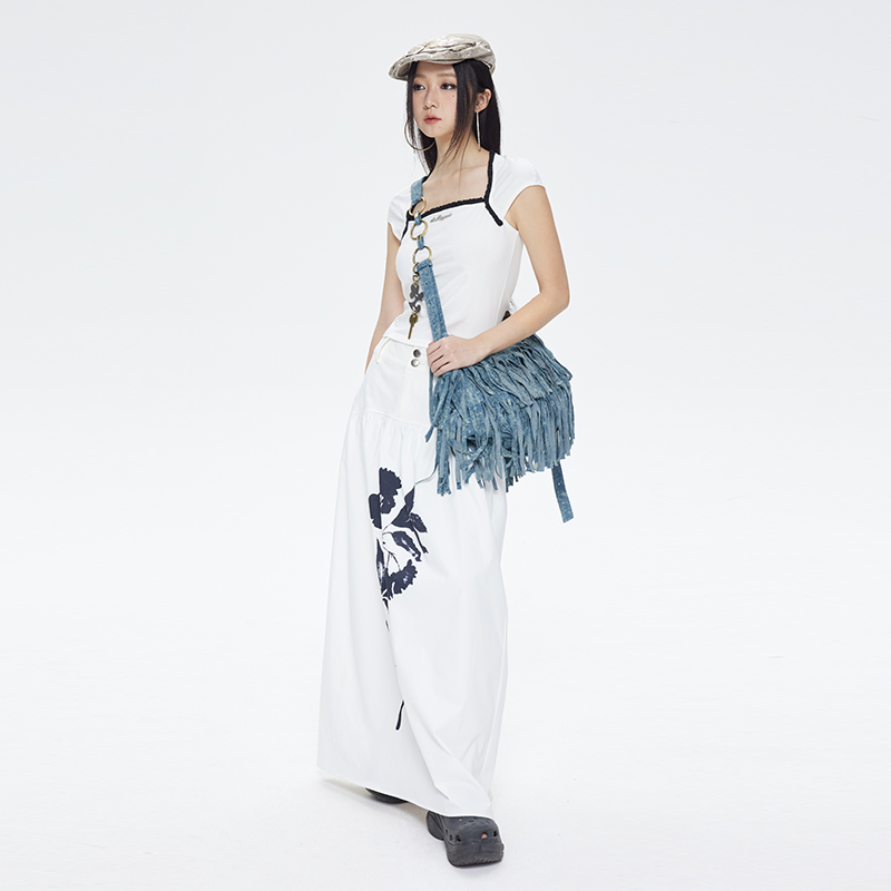 Next passport 白色牛仔一枝黑色花印花长裙