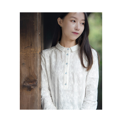 复古文艺小翻领绣花棉衬衫