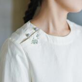 25CXA 前世今生温婉文艺简约圆领绣花直身型衬衫 016 绿梅清韵