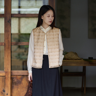 前世今生复古文艺圆领提花直身型马夹 庭前花 25QDA 070