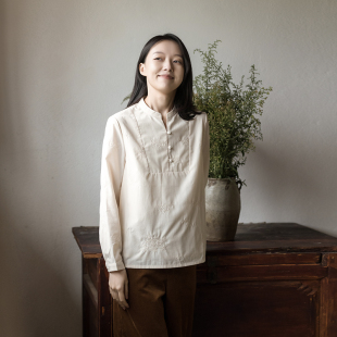 前世今生复古文艺绣花V立领衬衫 草木沾衣 136 23QDA