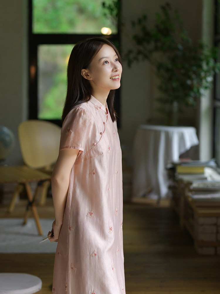 24CXC-436[구름 속의 꽃 그림자]과거와 현재의 복고풍 신중국식 사선 가슴 자수 스트레이트 치파오 스커트