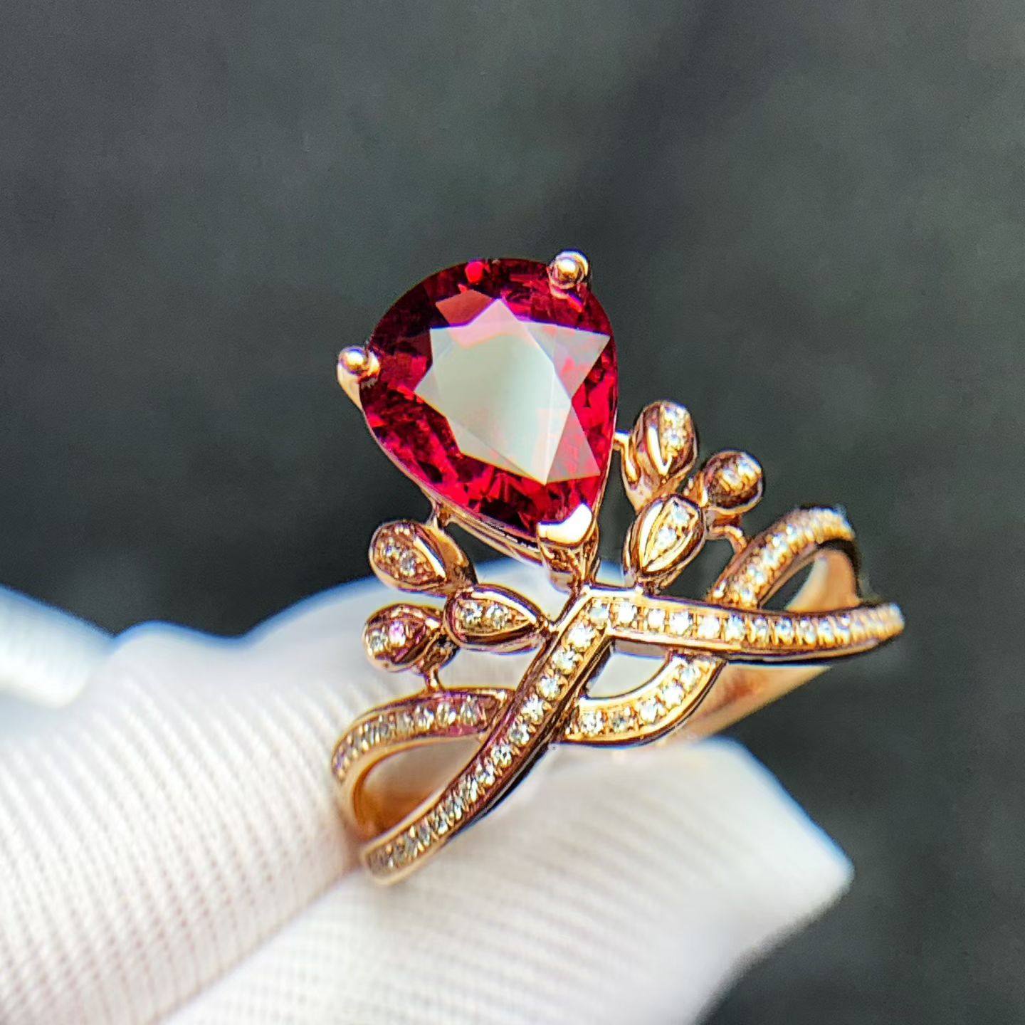 天然卢比莱碧玺戒指18k金镶嵌晶体干净火彩耀眼主石：3.0ct