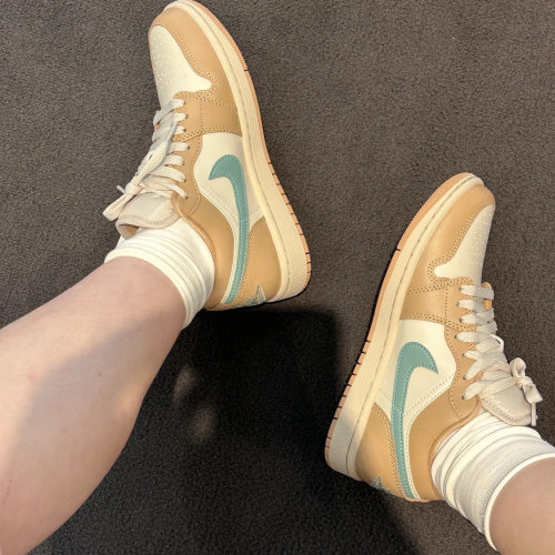 Nike 25秋季JORDAN 1 LOW女百搭低帮轻便复古运动板鞋DC0774-130