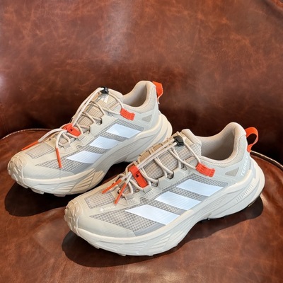 阿迪达斯TERREX防滑耐磨跑鞋