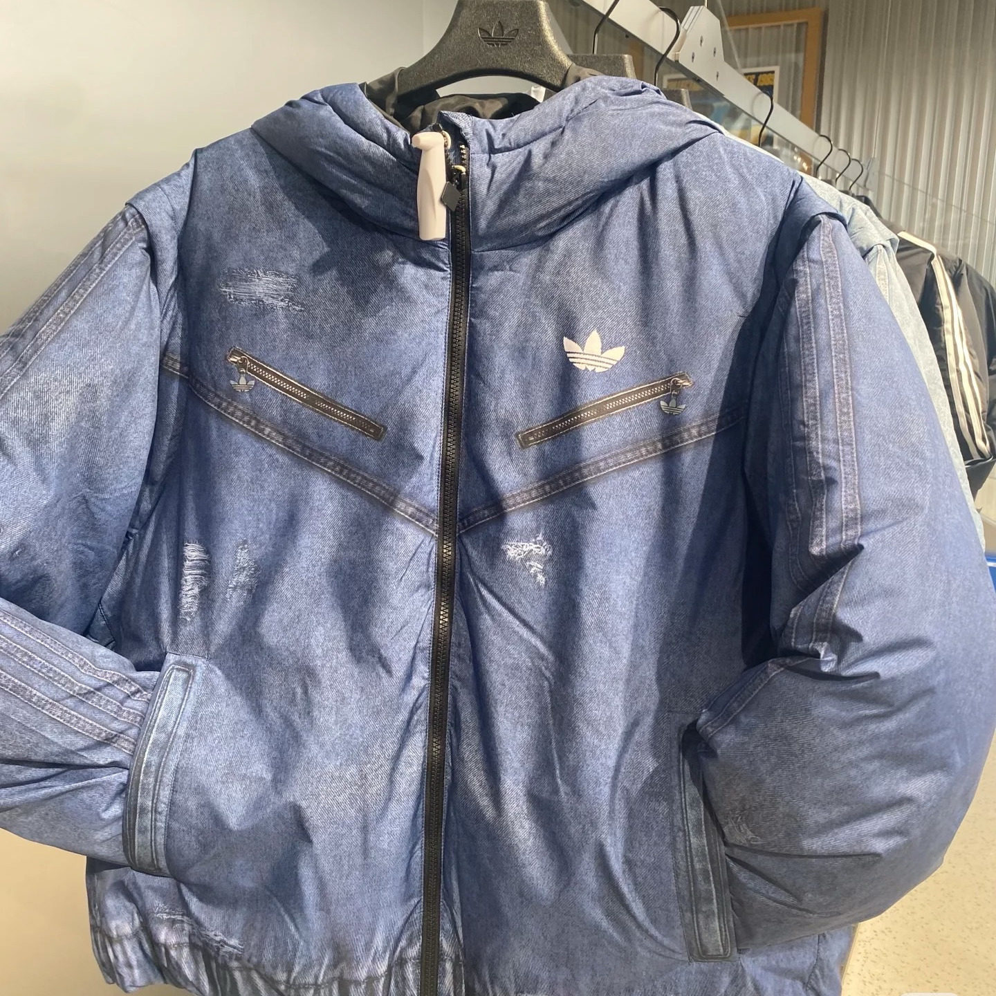 Adidas三叶草25冬男子牛仔风可拆卸保暖连帽羽绒服KC2632 KC2633