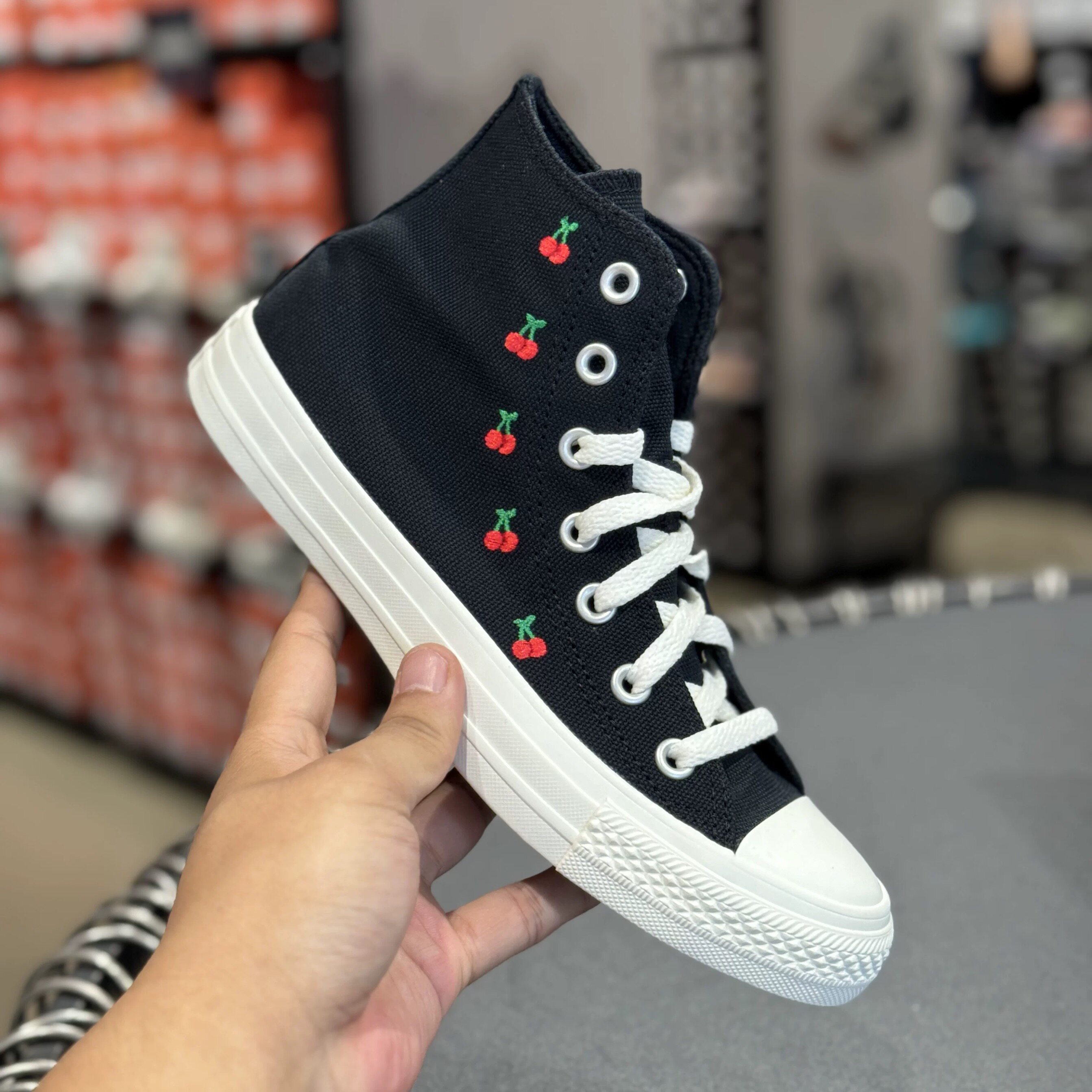 正品CONVERSE匡威女子可爱樱桃刺绣轻便休闲高帮帆布鞋 A08142C