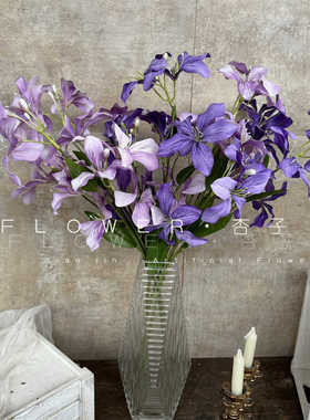 原版火焰兰仿真花百合花婚庆装饰家居装饰橱窗布景深紫色花材摄影