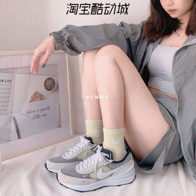 Nike/耐克白灰女小休闲运动跑鞋