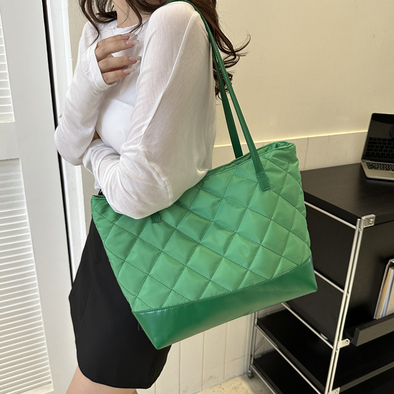 麦瑞雅大容量菱格时尚撞色托特包