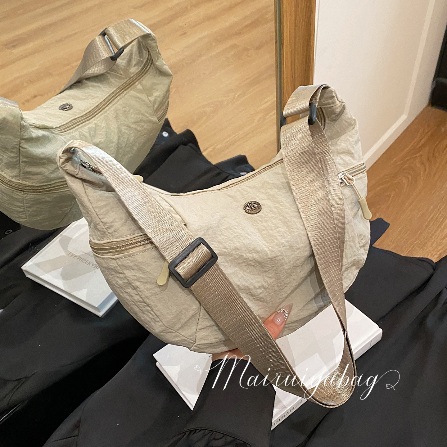 日系超轻防水布上课通勤饺子包