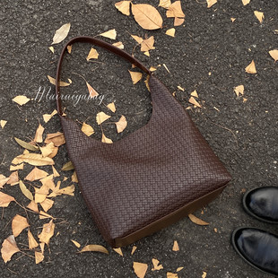 高级感编织包包女式2025新款秋冬潮复古托特包大容量单肩通勤包