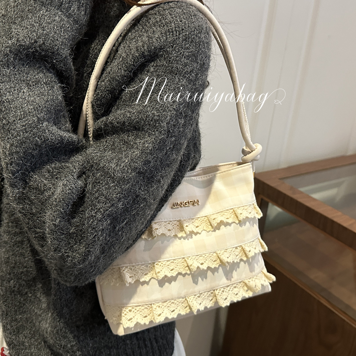 格子蕾丝芭蕾风洋气百搭水桶包