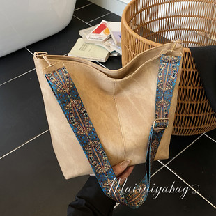 法国小众包包女士2025新款潮宽肩带高级质感托特水桶包洋气单肩包