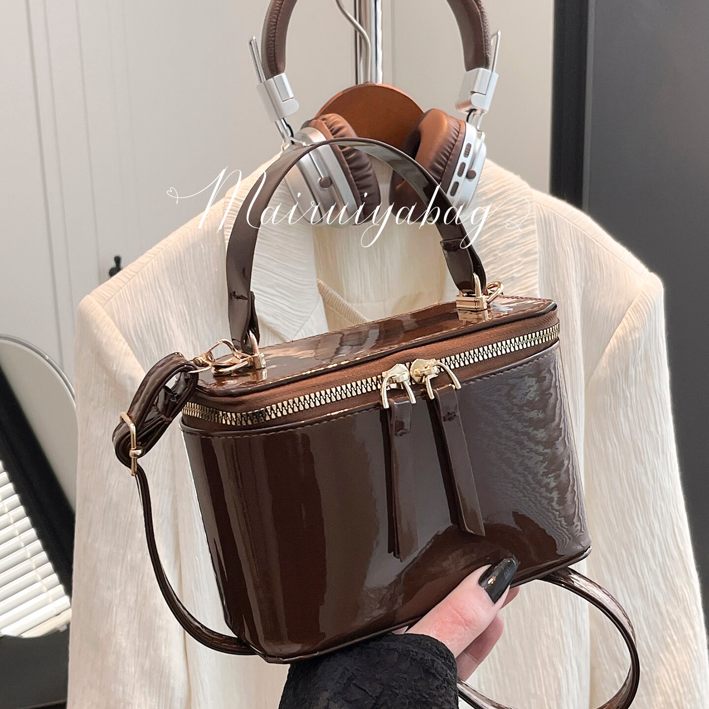 高级感手提包包女2026春季新款亮面单肩盒子小方包纯色斜挎链条包