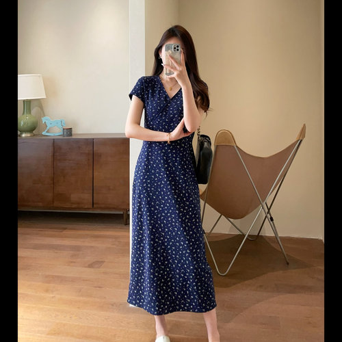 WTHEONE氛围感度假风后开叉碎花裙天鹅颈V领中长款连衣裙女2025夏