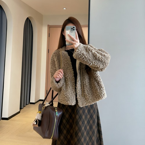 暖茸茸保暖洋气撞色连帽毛毛外套