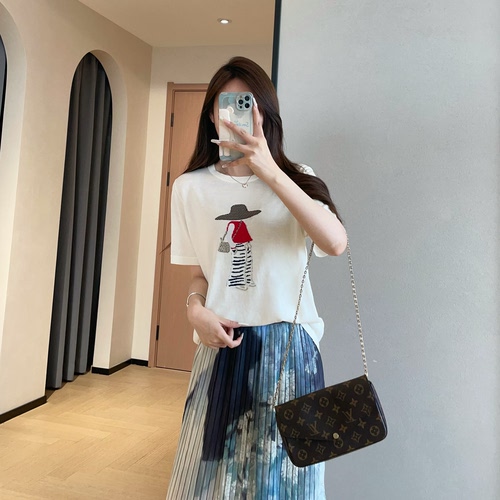 卡通刺绣减龄洋气莱赛尔短袖T恤