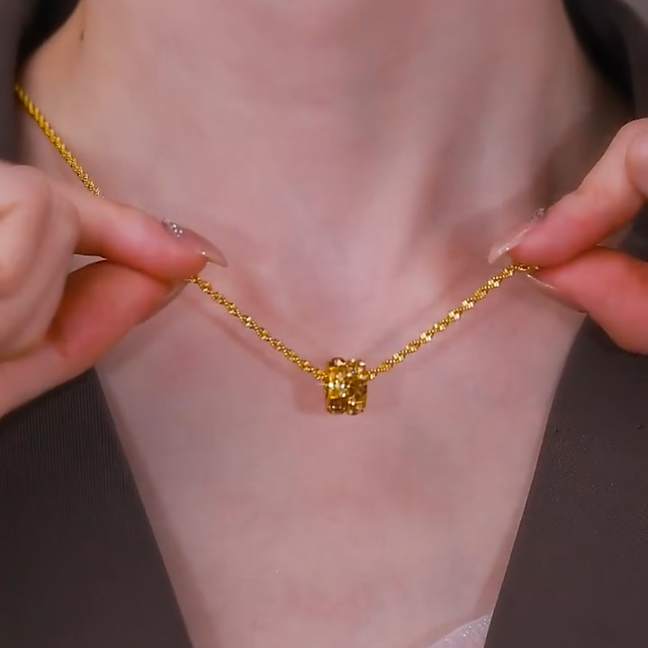 轻奢高级感金色路路通项链女时尚百搭设计感锁骨链2025新款颈链潮