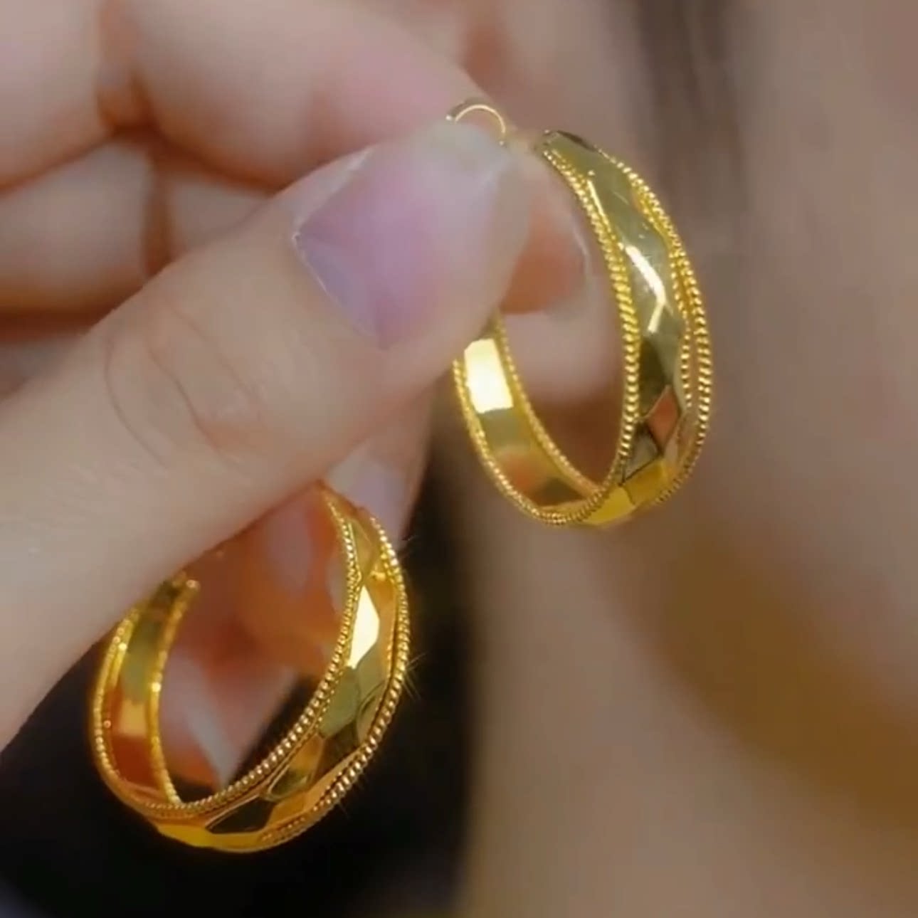 简约小香菱格宽面金色耳圈女夏天高级感素圈耳环气质夸张个性耳饰