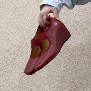 简约方头羊皮浅口松紧一字带单鞋 女 6cm显腿长不累脚坡跟鞋 RubyL