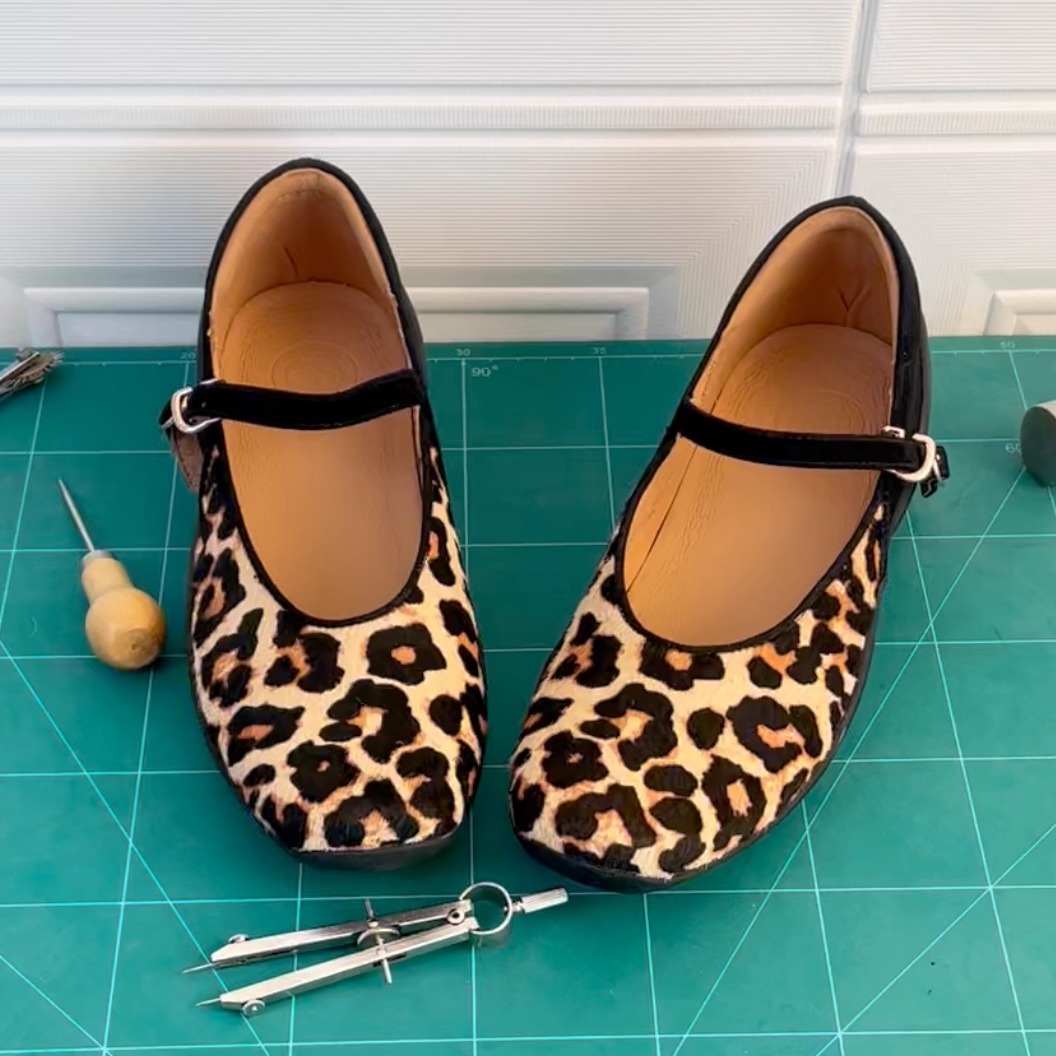 运动大底单鞋浅口一字带圆头豹纹