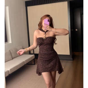 琥珀兽瞳 复古纯欲性感辣妹风格金属挂扣设计豹纹抹胸短裙G266