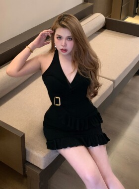 目光锁定 夏季辣妹遮肉掐腰显瘦V领带扣荷叶裙边设计小黑裙G087