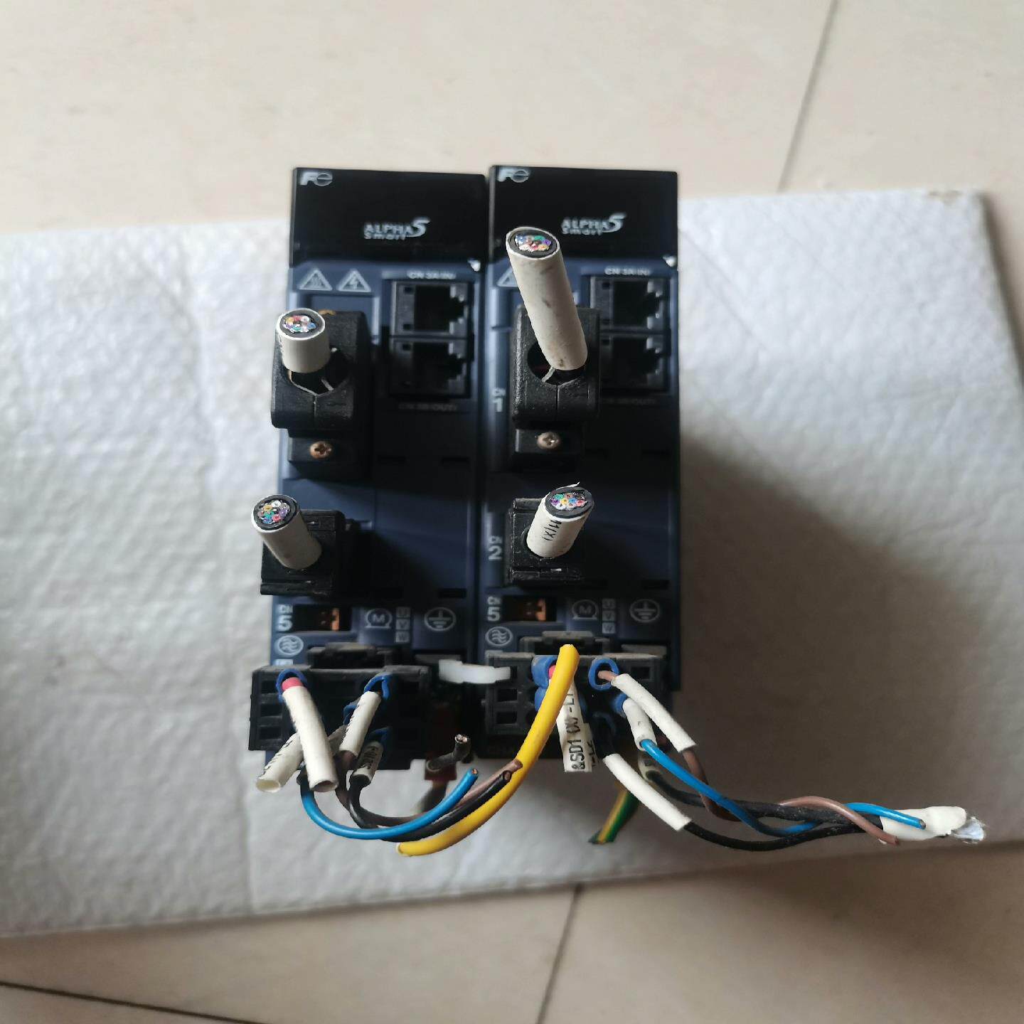 富士伺服驱动器 RYH401F5-VV2 220V 400W【议价】