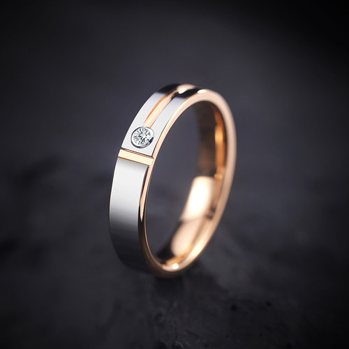 戒指飒雅钨金莫桑石简约情侣