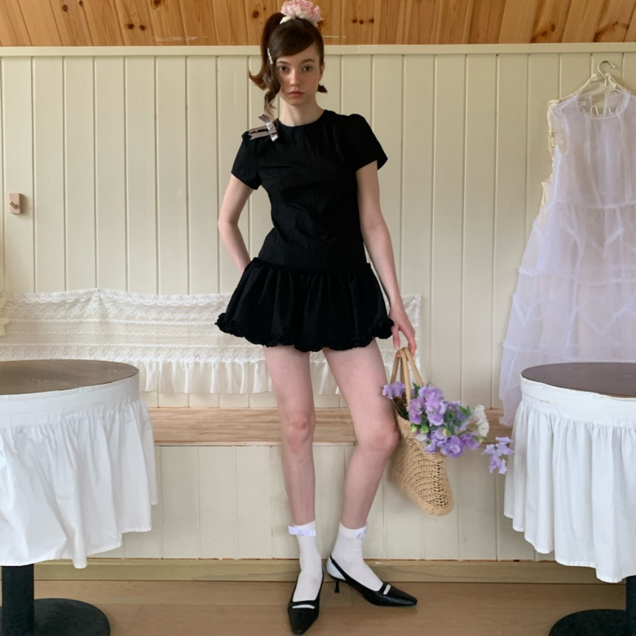 压褶蓬蓬裙短裙摆连衣裙