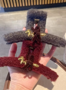 新年圣诞红色毛绒抓夹气质发夹后脑勺鲨鱼夹新款高级感发饰百搭