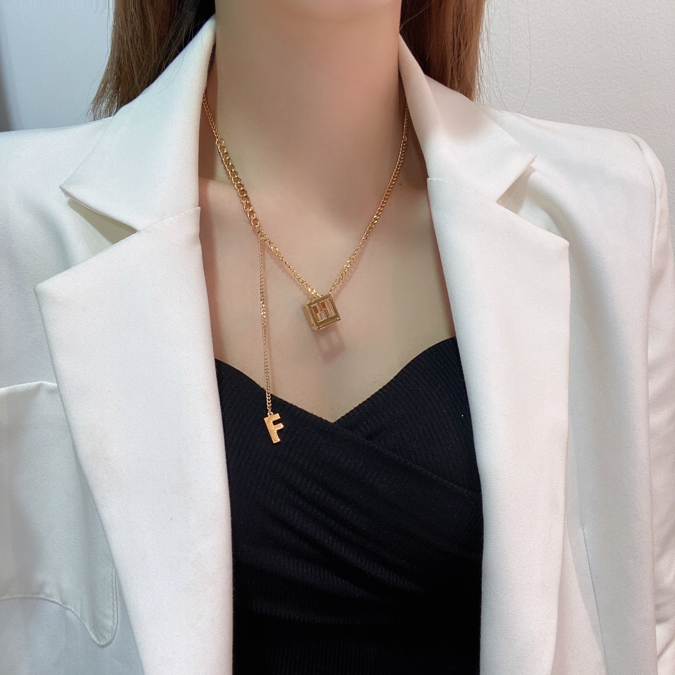 欧货设计感时尚洋气全新镂空方块字母f 钛钢颈项链少女配饰品