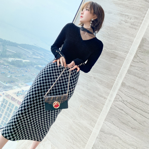 MIUCO纯欲风透视纱V领修身打底衫+针织格纹高腰半裙套装女2023冬