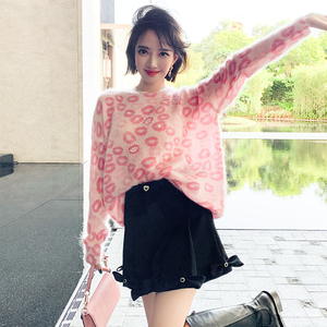 MIUCO红唇钉珠宽松慵懒法式羊毛针织衫+蝴蝶结阔腿短裤套装