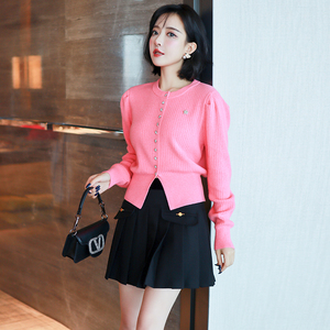 MIUCO法式浪漫温柔粉色星星纽扣泡泡肩袖收腰开叉羊毛针织衫