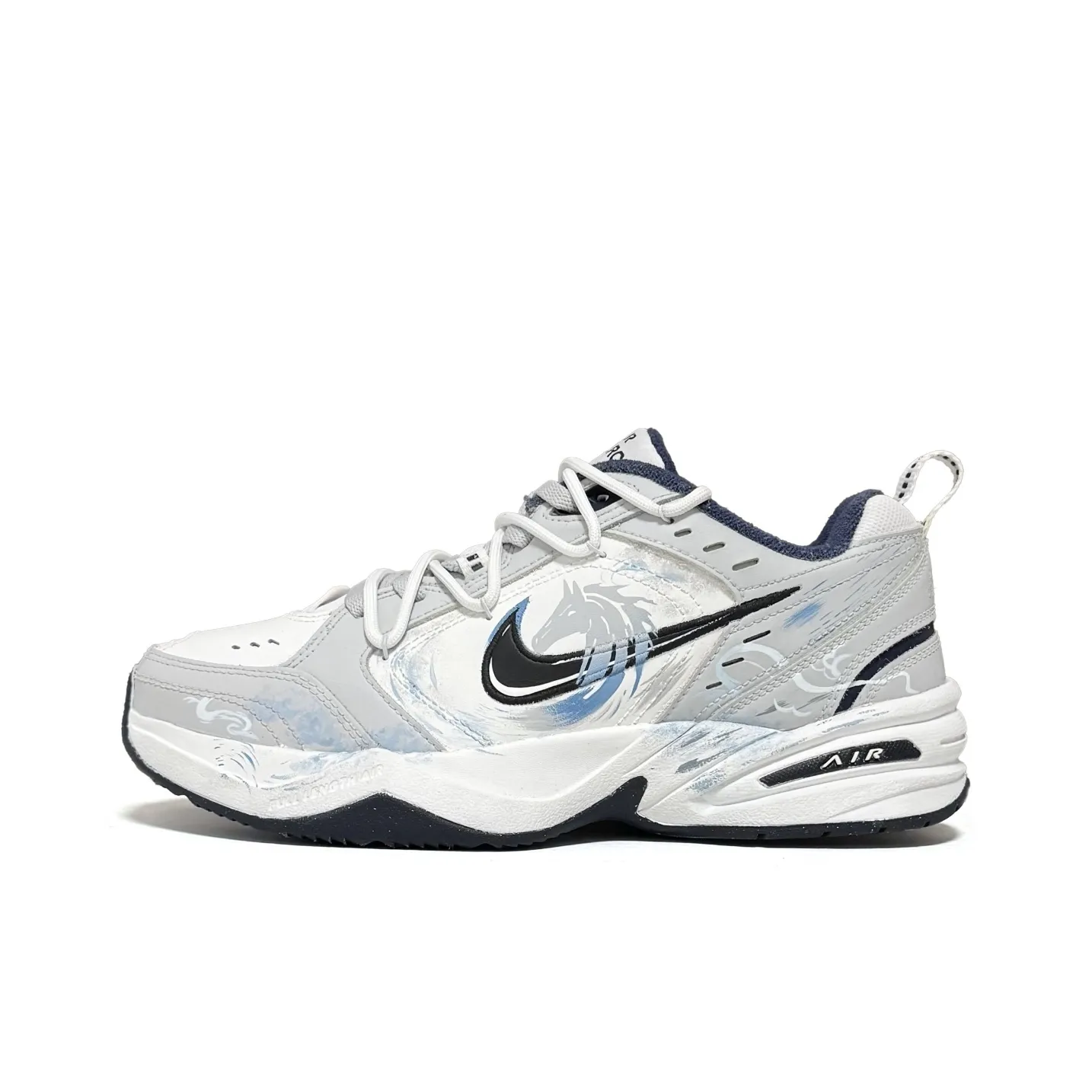 迷途定制球鞋 Nike Air Monarch 4 一马当先脱缰系列图腾老爹鞋