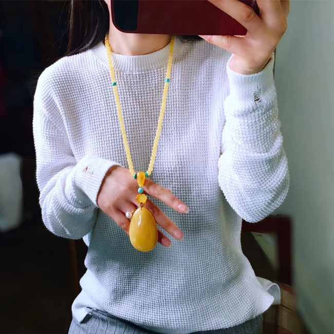 天然水滴形吊坠女士满蜜鸡油黄