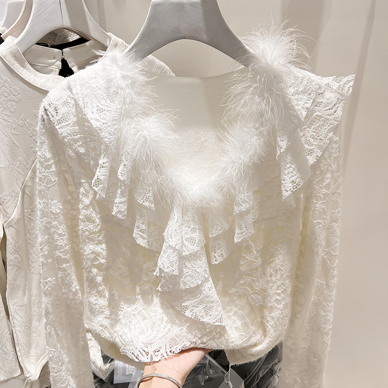 2025新款韩国修身显瘦V领毛毛内里加绒保暖长袖蕾丝衫女冬季