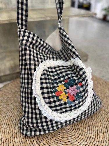 森女系蕾丝荷叶边复古刺绣手提包少女格子手袋布包小众单肩包现货