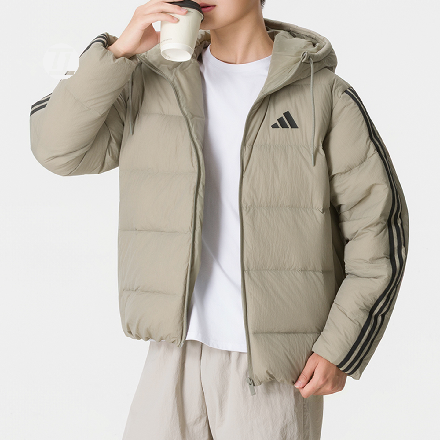 阿迪达斯男装短款羽绒服